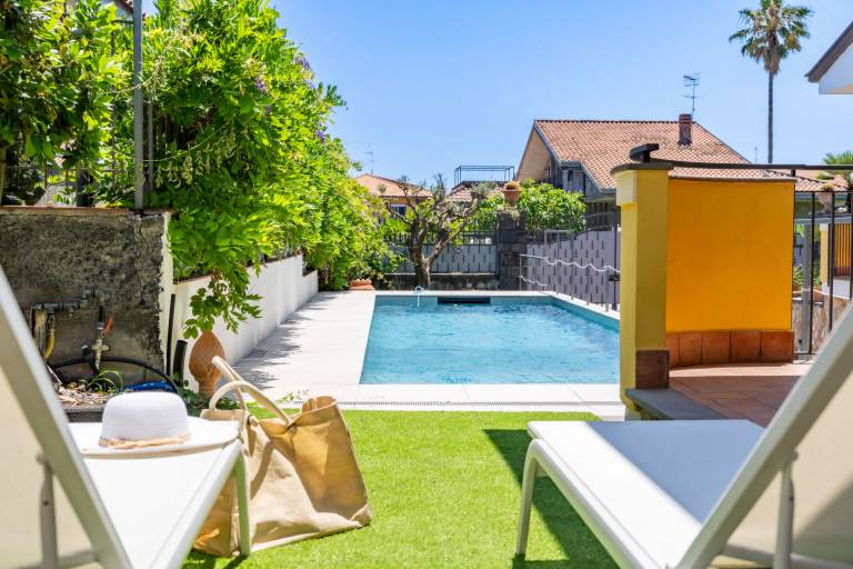 House with terrace, barbecue & private pool | Suitable for remote work | Pet-friendly — photo 2