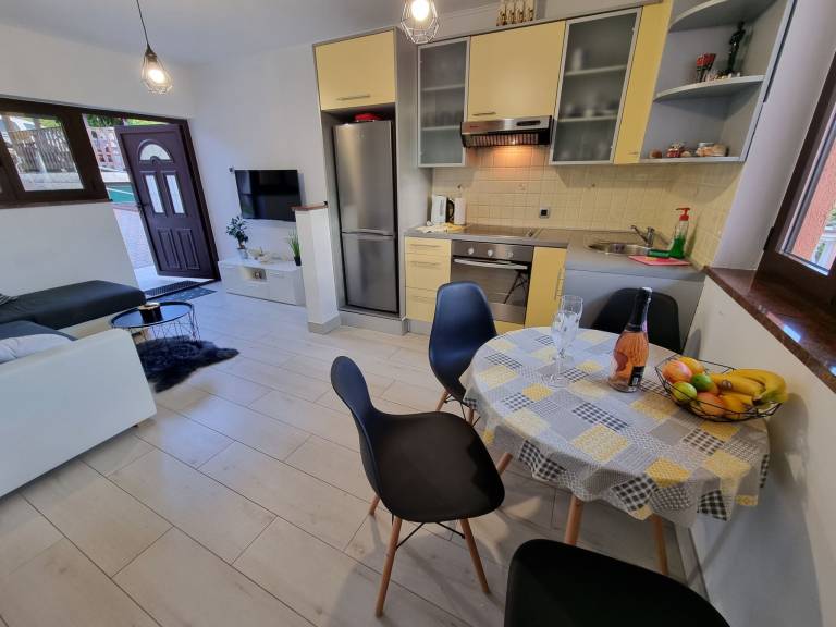 Rental apartment with terrace & BBQ — photo 2