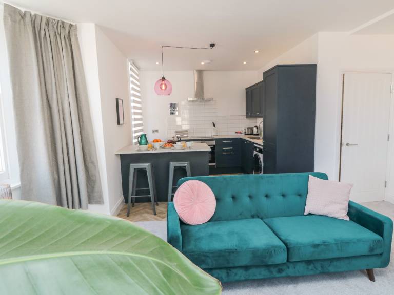 Cottage Cayton Bay