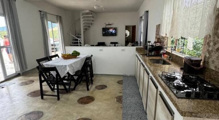 Vacation home with pool — photo 4