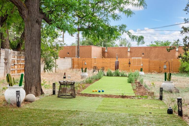 Mid-Century Modern Oasis Heart of Santa Fe Great Outdoor Space Parks — photo 5