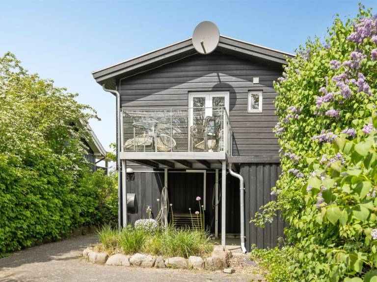 Children-friendly pleasant house with patio & yard | Sea view | Dogs allowed — photo 4