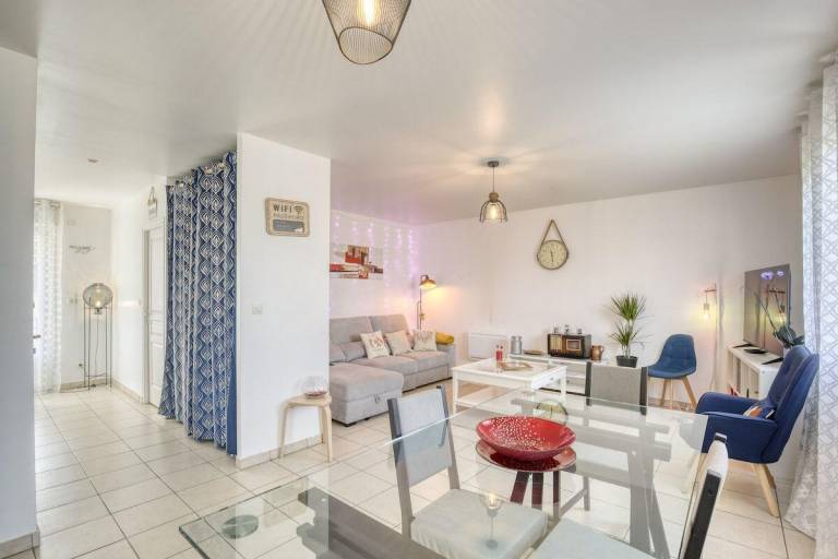 Holiday apartment with 3 rooms for 6 persons in Goussainville