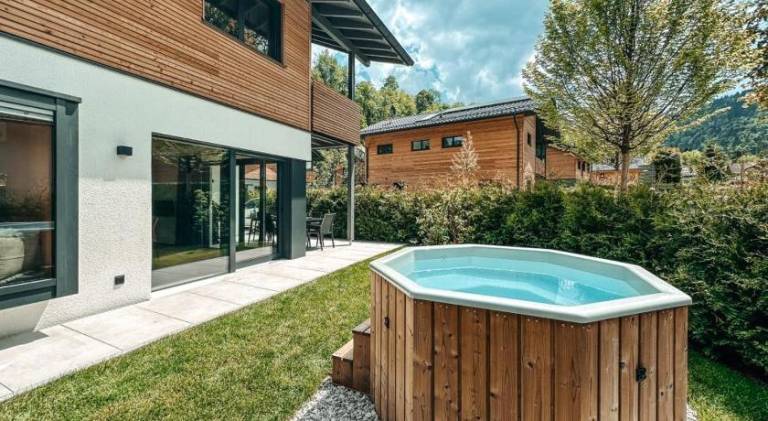 Vacation home with BBQ, sauna & patio — photo 4