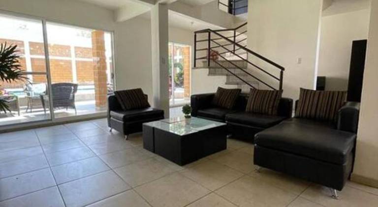 Vacation home with pool — photo 3