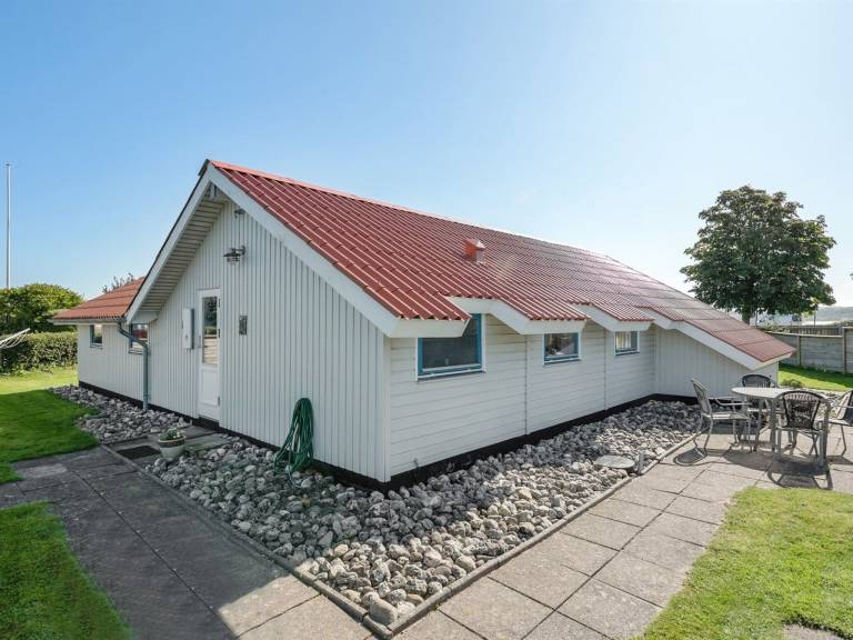 Family-oriented vacation home with yard, terrace & barbecue | Close to the beach | Dogs allowed — photo 5