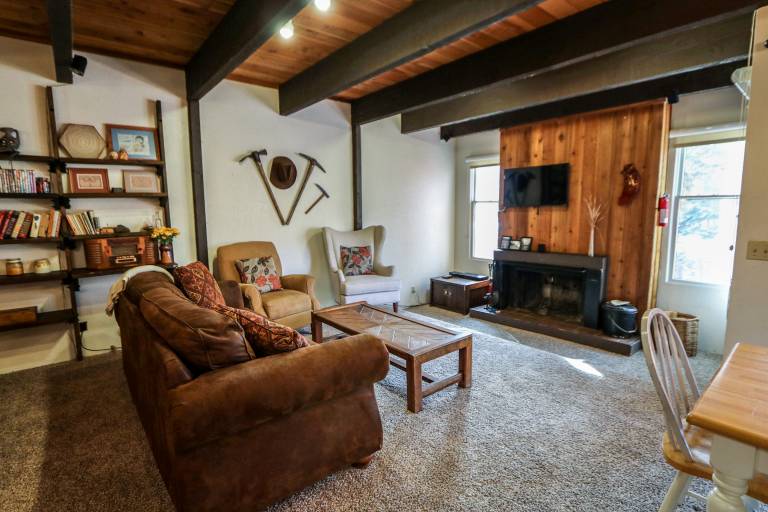 Condo with sauna, terrace & heated pool in Mammoth Lakes, CA