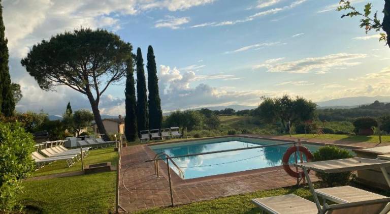 Farm with pool, BBQ & garden in Castiglione del Lago
