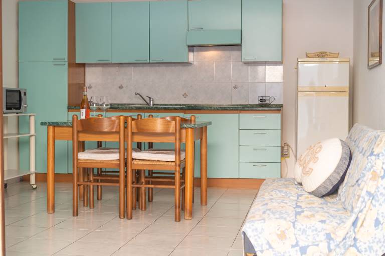 Rental apartment with BBQ & patio — photo 3