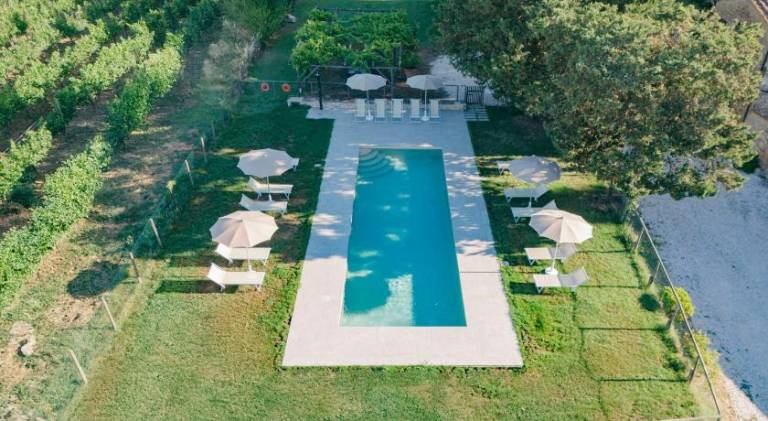Farm with pool, patio & barbecue — photo 4
