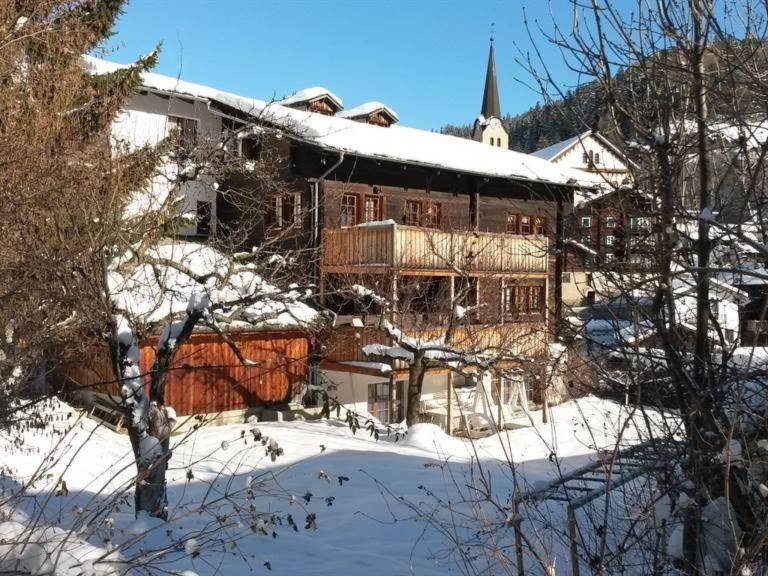 Ferienwohnung mit Hund in Fiesch, Aletsch Arena für max. 5 Personen Ferienwohnung mit Hund in Fiesch, Aletsch Arena für max. 5 Personen