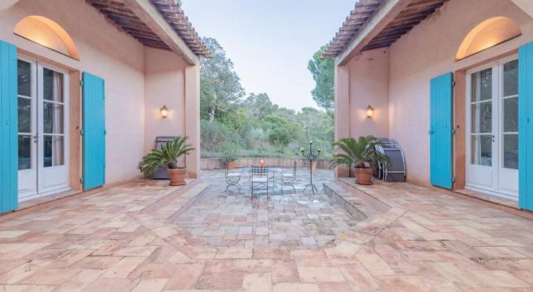 Villa with pool — photo 3