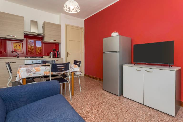Apartment 'Casa Dell'Eucalyptus - Girasole Blu' with Mountain View, Wi-Fi and Air Conditioning — photo 5
