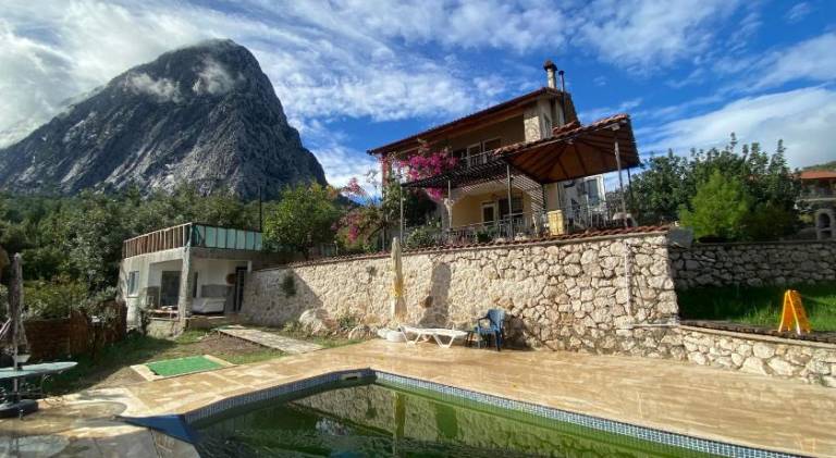 Villa with jacuzzi & pool — photo 3