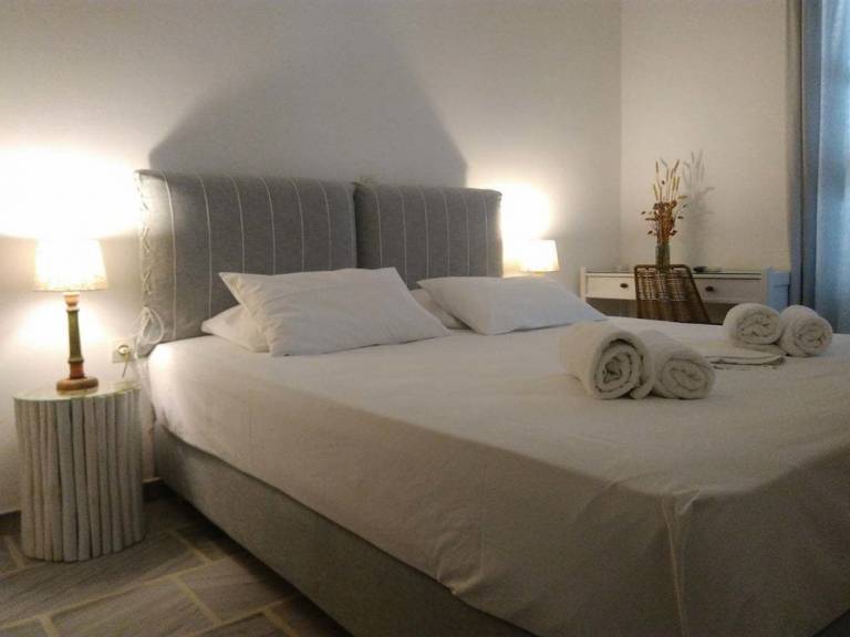 Bed & Breakfast  Paros