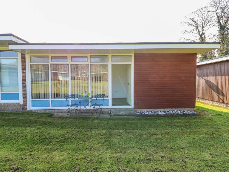 Cottage with yard | Beach view in Cromer