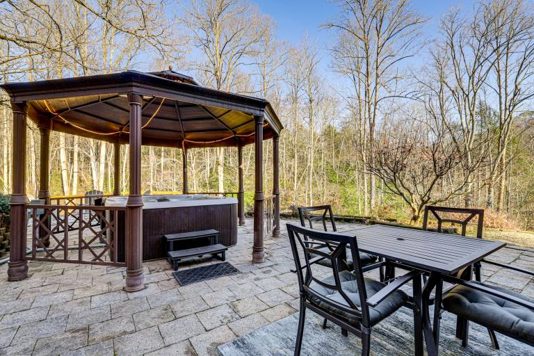 Pet-Friendly Gatlinburg Cabin w/ Hot Tub! — photo 2