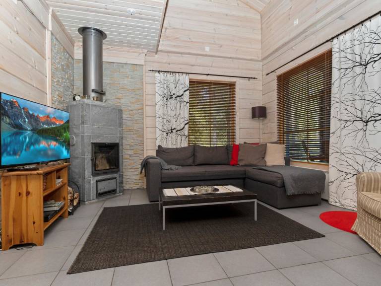 House with patio — photo 5