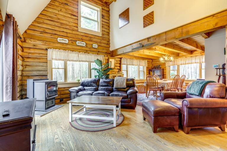 3 Mi to UMass Amherst: Peaceful New England Cabin — photo 5
