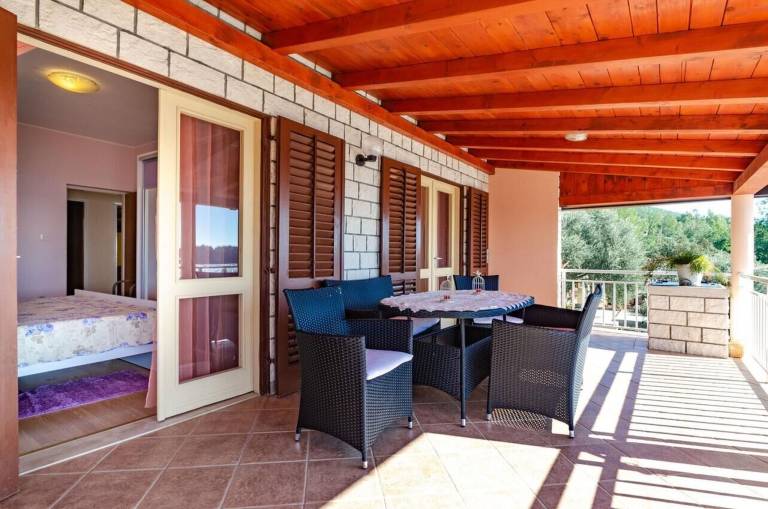 House with private pool, BBQ & garden — photo 4