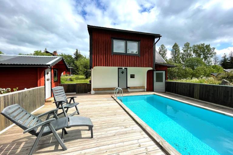 Vacation home with sauna & pool — photo 3