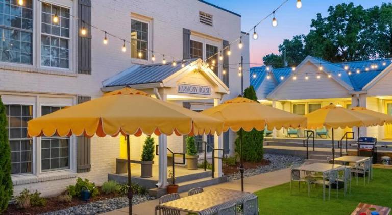 Big serviced apartment with yard, patio & grill | Suitable for remote work | Pets are welcome — photo 4