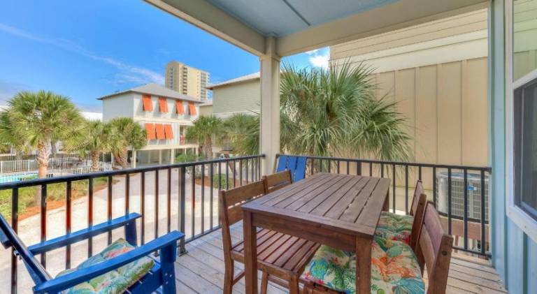 Vacation home with pool — photo 5