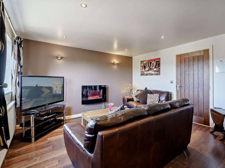 2 Bed in Blackburn oc finch