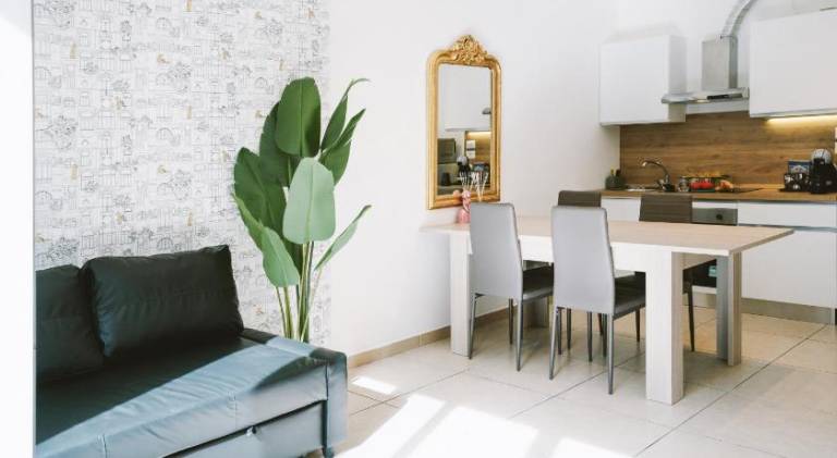 Rental apartment with patio — photo 3