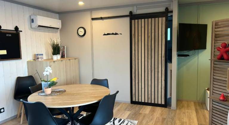 Fully equipped chalet with hot tub, terrace & grill | Good for workation | Pets allowed — photo 4