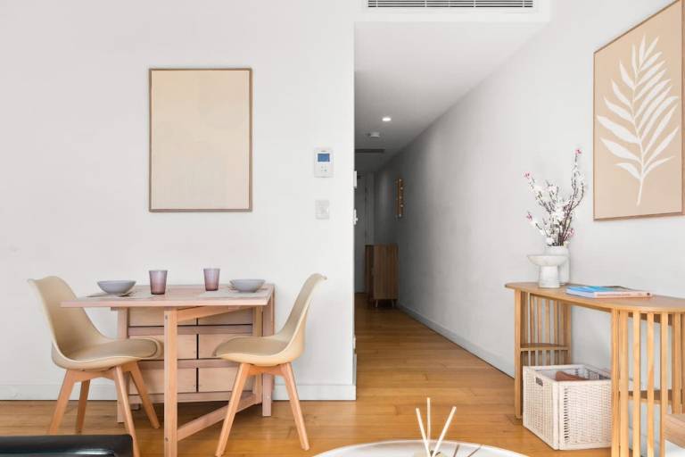 Central peaceful 1 bedroom with balcony aircon