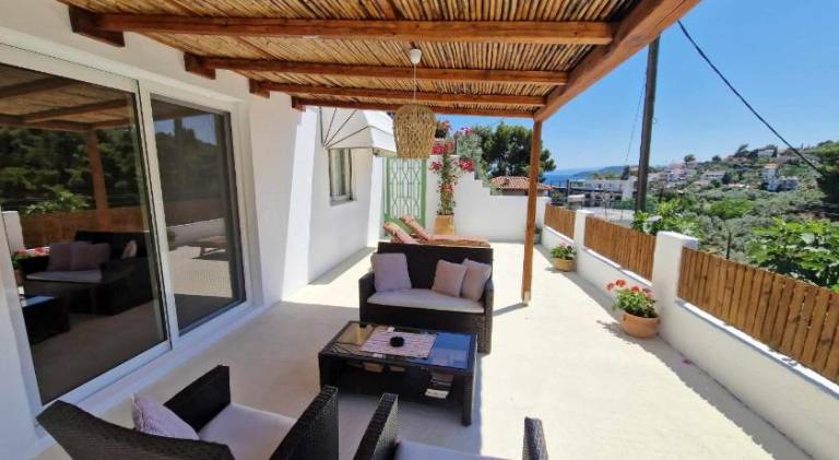 Vacation home with yard & terrace in Skiathos