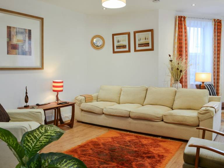 Family-oriented pleasant cottage with yard & BBQ | River view | Close to the beach | Pets are welcome — photo 4
