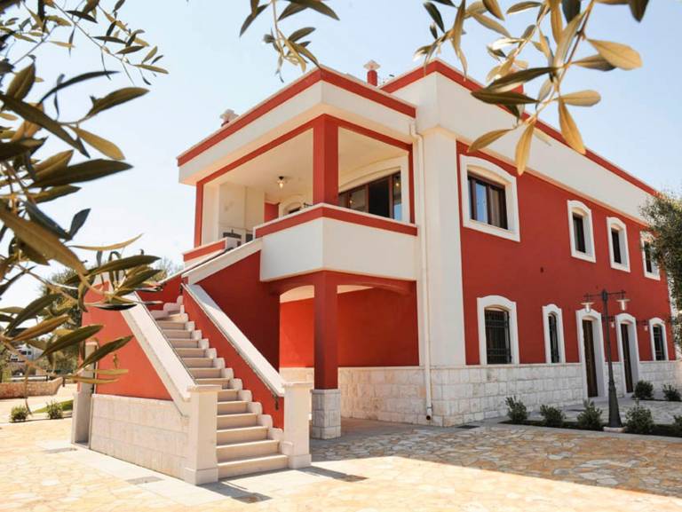 Pleasant vacation home with pool, garden & terrace | Pets allowed — photo 4