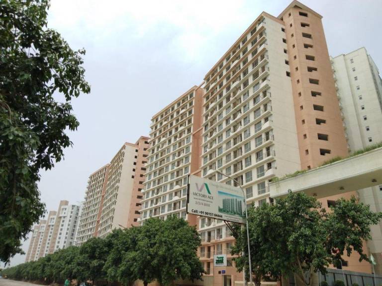 Rental apartment with yard in Noida