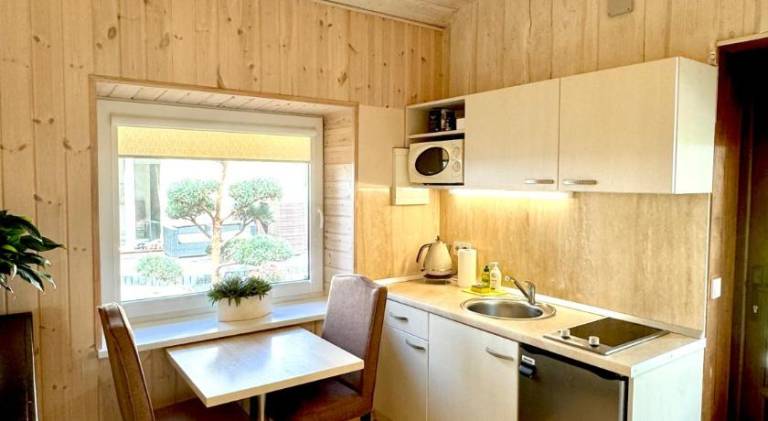 Lovely lodge with yard, barbeque & terrace | Pets are welcome — photo 4