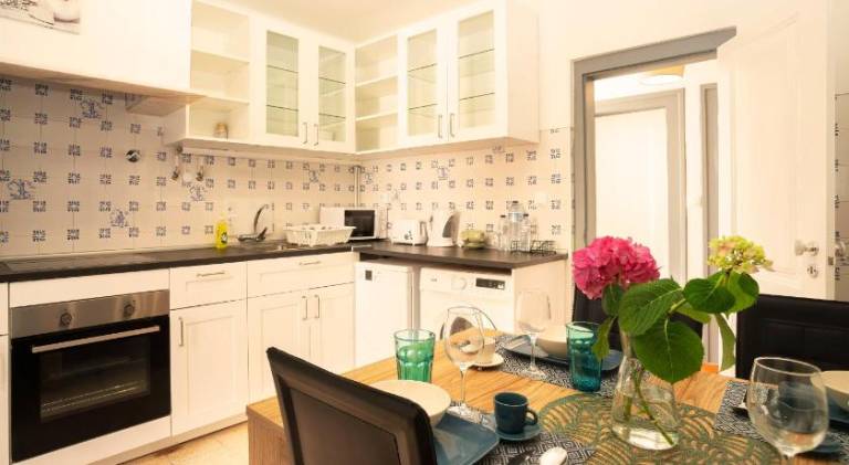 Fully equipped nice villa with patio, garden & jacuzzi | Next to the beach | Suitable for remote work | Pets are welcome — photo 2