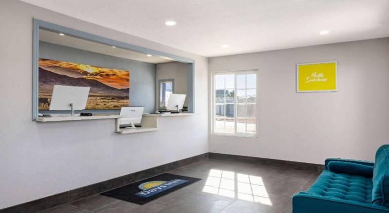Days Inn by Wyndham Bakersfield — photo 3