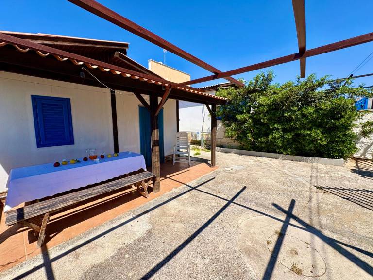 House with patio, BBQ & garden — photo 2
