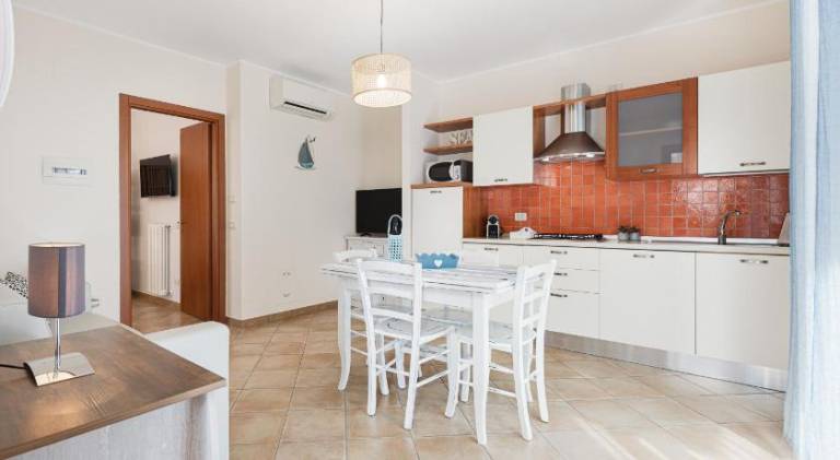 Serviced apartment with terrace & yard | Dogs allowed — photo 3