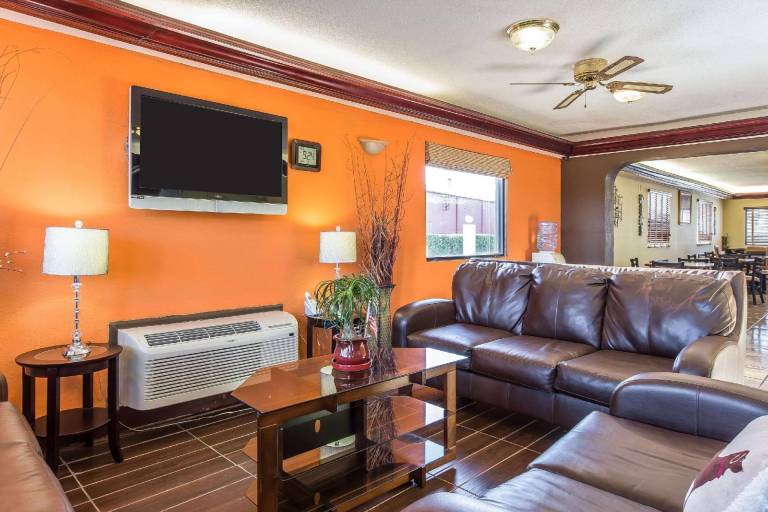 Quality Inn & Suites Macon North — photo 2