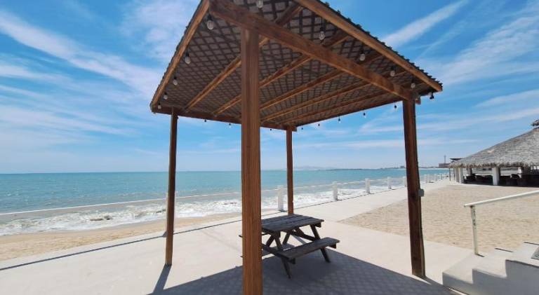 7 Beach Front Private Room in Mexicali