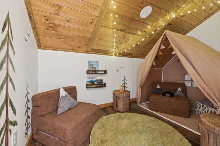 Cabin with terrace & private pool — photo 2