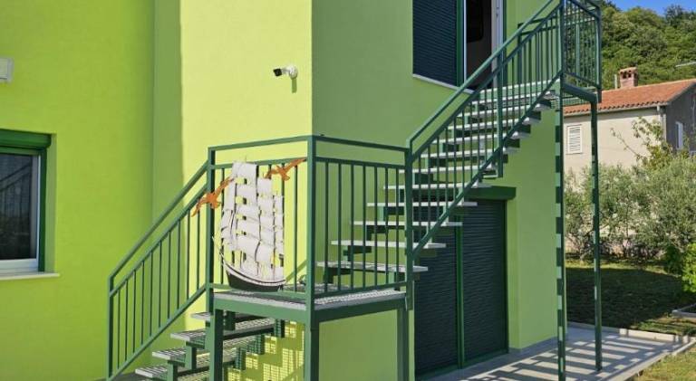 Apartment with pool in Labin