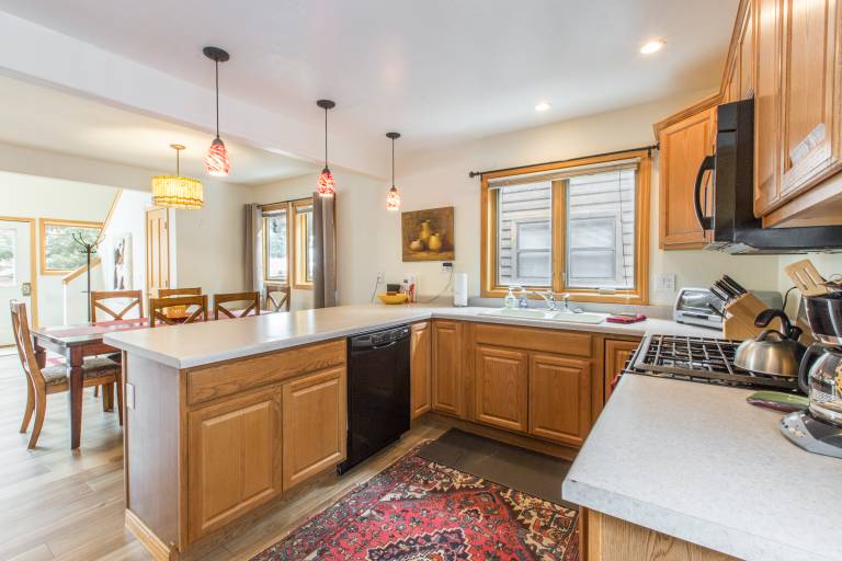 Condo with BBQ | Mountain view — photo 3