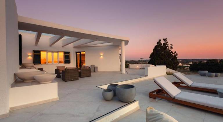 Villa with pool — photo 3
