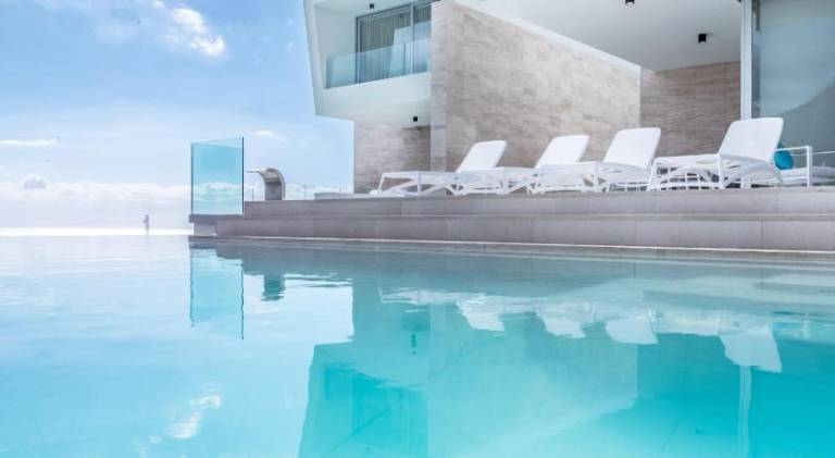 Fully equipped beautiful villa with BBQ, yard & private pool | Good for workation | Dogs allowed in Adeje