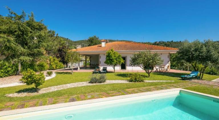 200 m&sup2; Villa