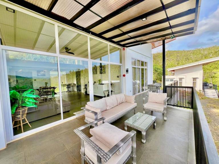 Vacation home with BBQ & pool — photo 3