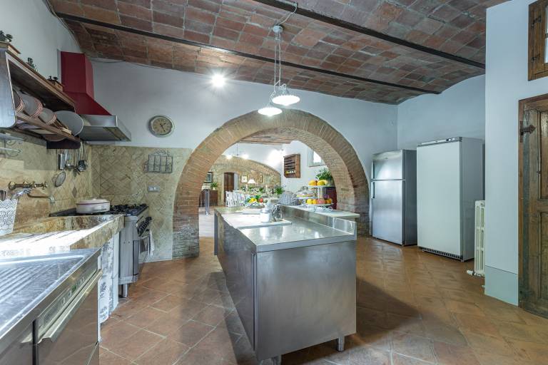 Fully equipped lovely villa with garden, BBQ & hot tub | Perfect for remote work | Pets allowed — photo 5